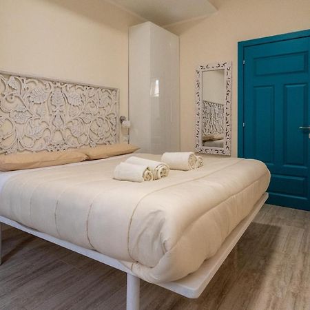 Room With Independent Entrance - Termini/Aquarium Rom Exterior foto